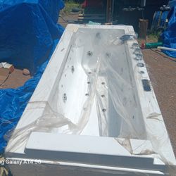 Jaccuzi Tub BRAND NEW 