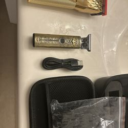 Barber Clippers And Trimmers Gold , 35$ FADE KING ( Mostly New ) 