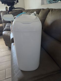 Diaper trash can