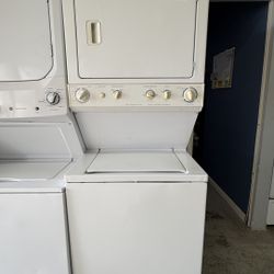 FRIGIDAIRE 27” WASHER AND DRYER STACKABLE 