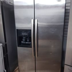 Whirlpool Refrigerator Works Great 