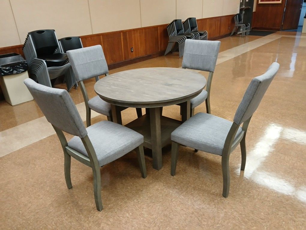 Super Nice Dining Table W/ 4 Chairs