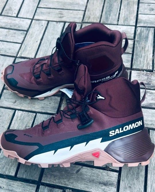 Salomon Hiking Boots (Men's 8 / Women's 9.5)