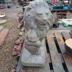 LION STATUE 