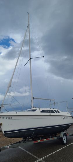Hunter 240 Sailboat, New Sails, Mariner Outboard;
