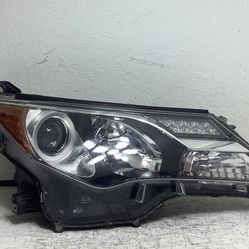 2013 2015 Toyota Rav4 right headlight (1AA)