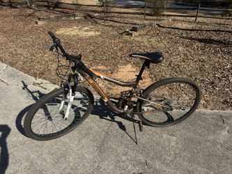Mongoose Ledge 2.1 Mountain Bike