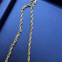 10 karat solid 22” rope chain 18.3 gram  in good condition with secured double clasp lock 