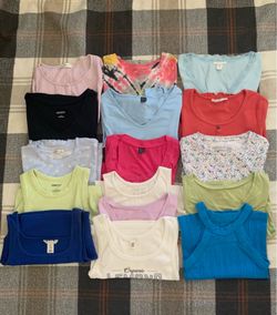 Young Women/teen/junior tops  size small o