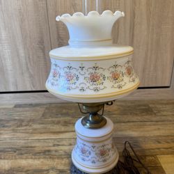 Vintage Quoizel Hurricane Lamp – 1973 – Electric Floral Glass 🌸✨