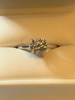 2.3CT  Round diamond LG WG VS2