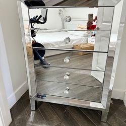 Mirrored 5 Drawer Chest 