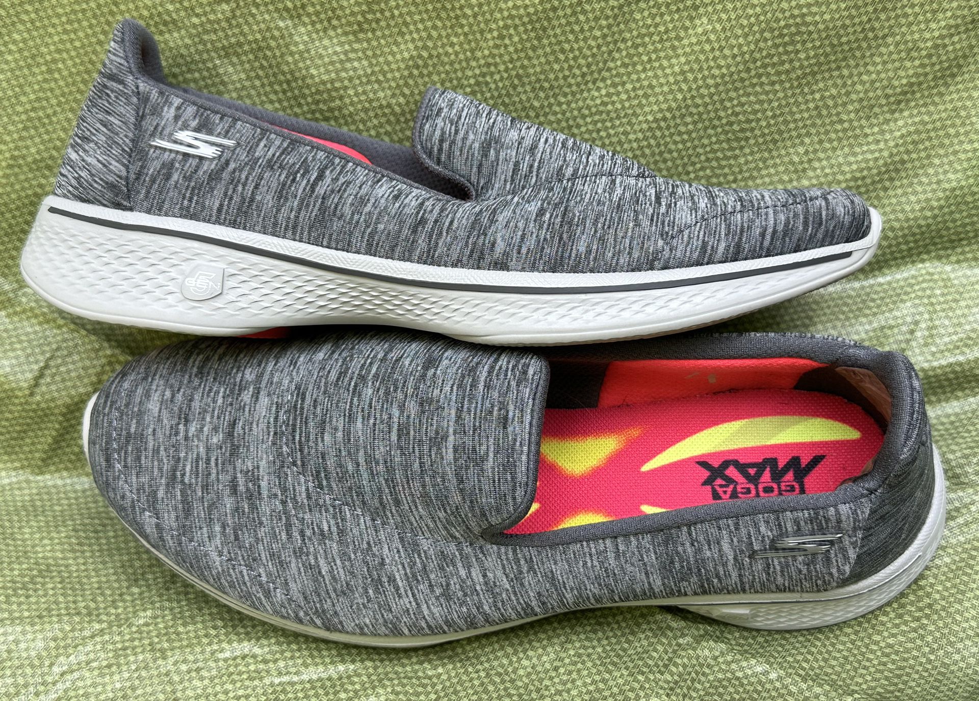 SKECHERS Go Walk 4 Women's Size 7 Gray Casual Shoes Slip On 14165W for Sale in Dallas, GA - OfferUp
