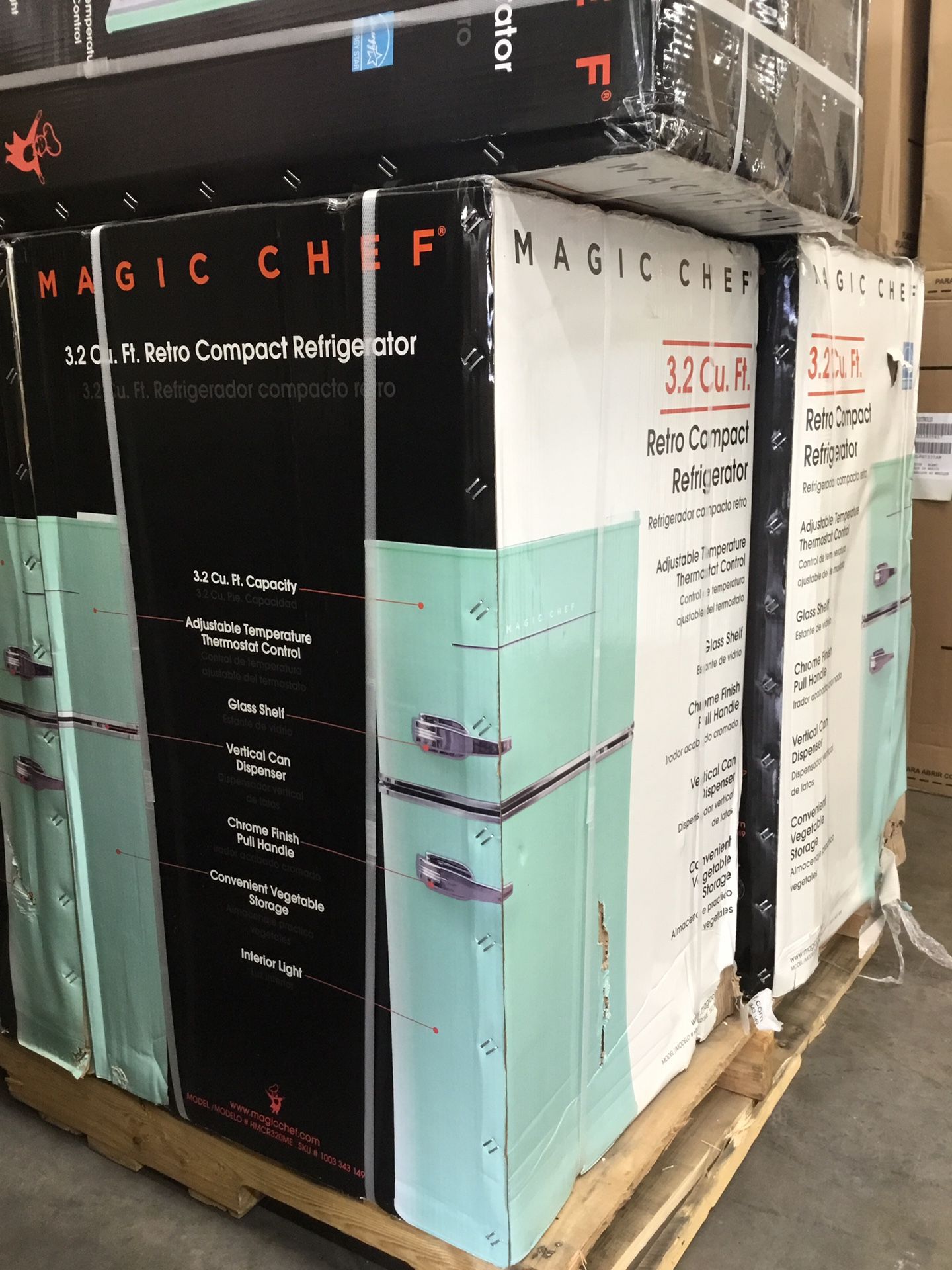 Magic Chef Retro 3.2 cu. ft. 2Door Mini Fridge in Mint Green for Sale