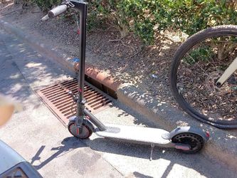 🛴 MAX Shot Electric Scooter – Great Condition!
