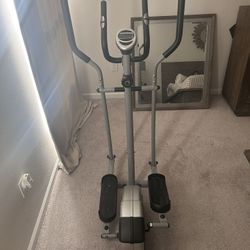 SUNNY STEPPING ELLIPTICAL MACHINE (VERY GOOD CONDITION)