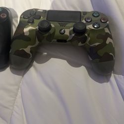 2 PS4 Controllers