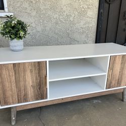Tv stand