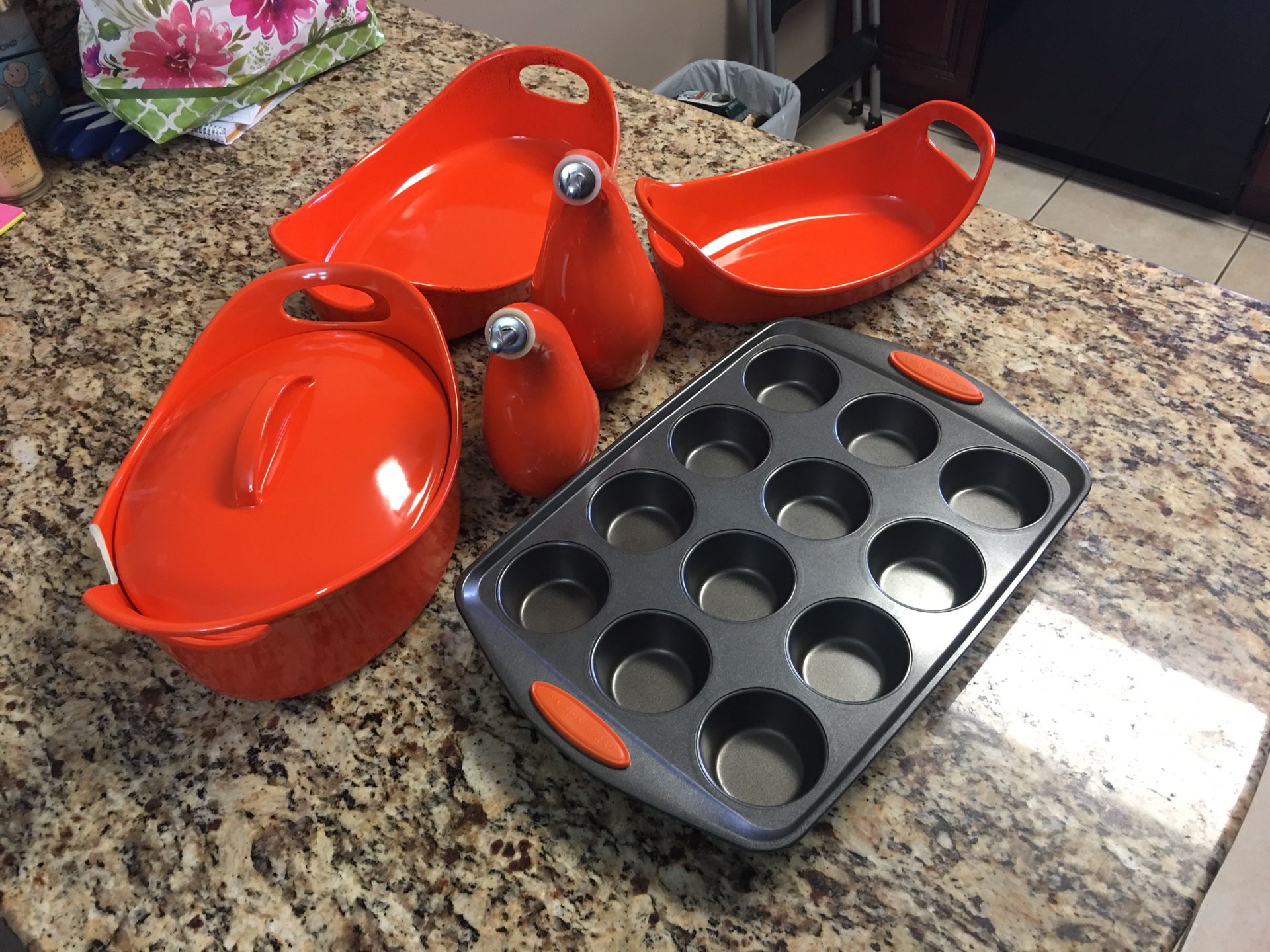 Rachel Ray Bakeware | Casserole dishes, Non-Stick Muffin Sheet Pan, & EVOO and Vinegar Bottle Set