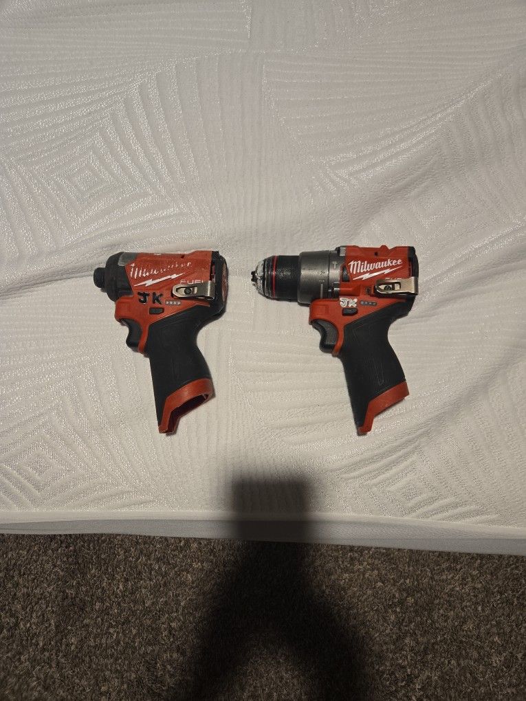 Milwaukee Fuel M12 Drill Set