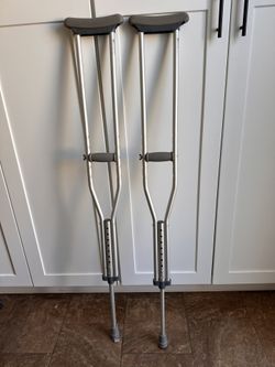 Adult Crutches 