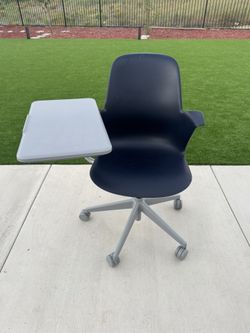Steelcase Node Multipurpose Mobile Tablet Chair on Wheels in Navy