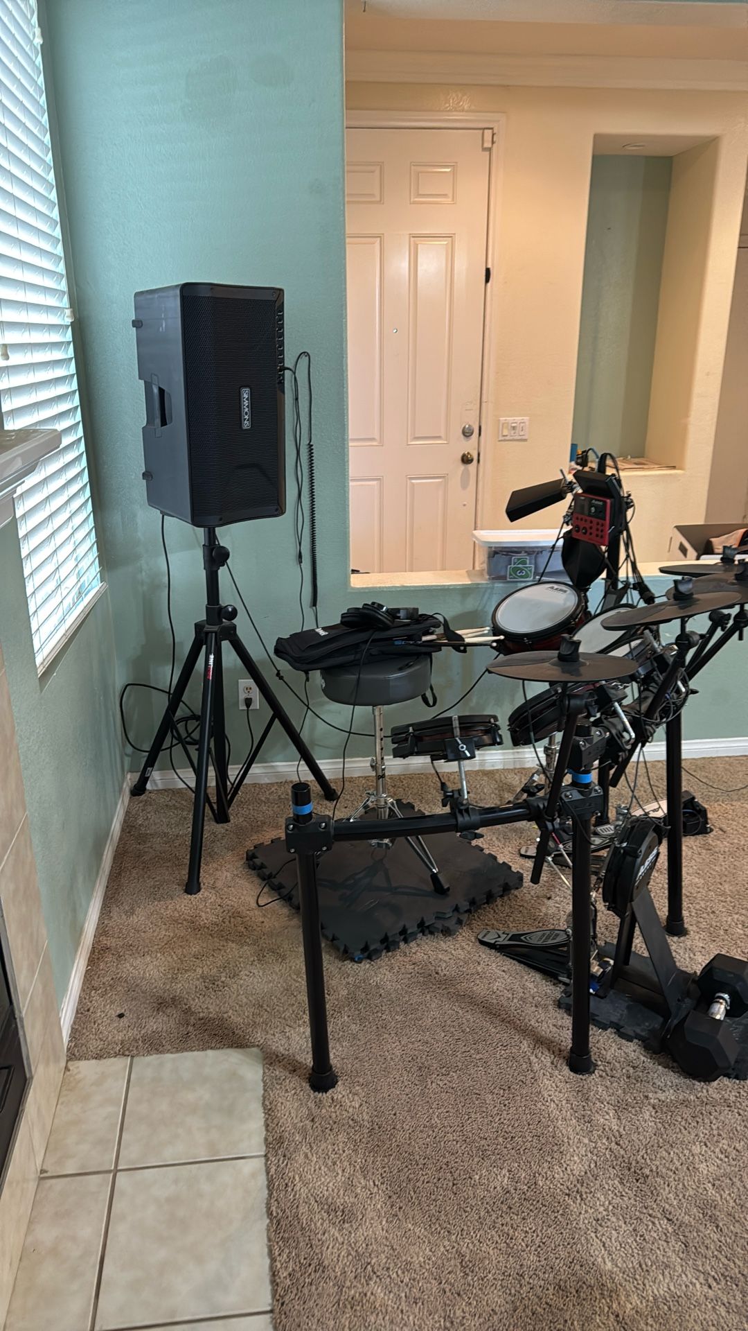 Alesis Nitro Pro Xl With Amp, Headphone, Chair, Donner Bag Amp Stand And Dbl Base