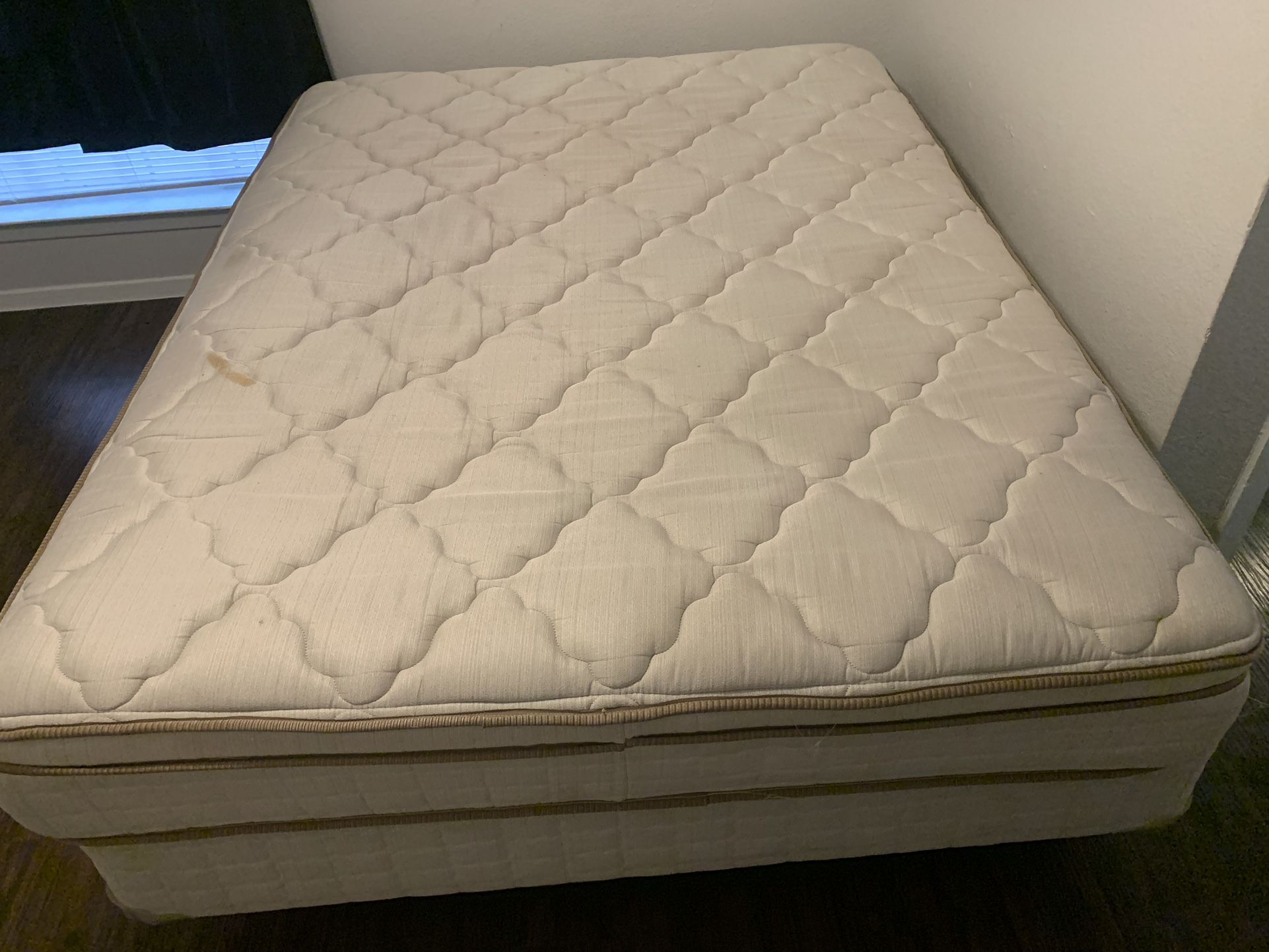 Bed Set - Queen