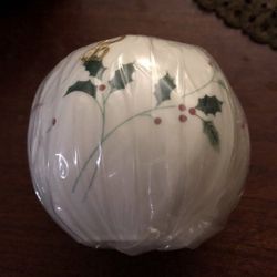 Mikasa Holiday Splendor Candle Holder