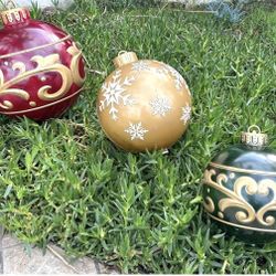 Christmas Vintage Classic Ornamentes Ball Set Unique Pieces Like This 34,30,24.