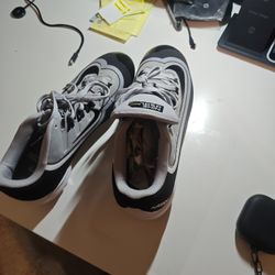 Shoe's 