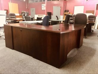 Bow shape executive desk in veneer 72 by 78 inches
