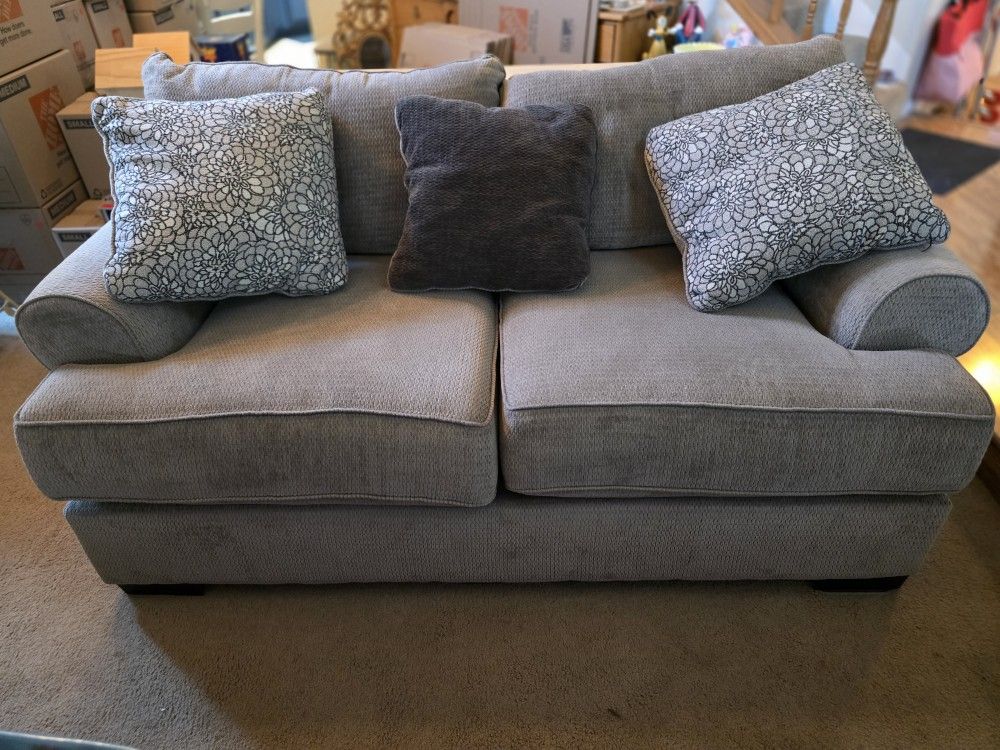 Upholstered Sofa with 3  Pillows