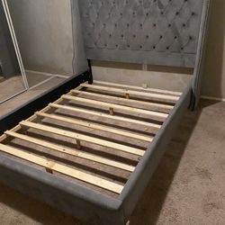 Queen Bed frame (pending Pickup)