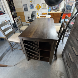Dining room set. Includes the table and 4 chairs.