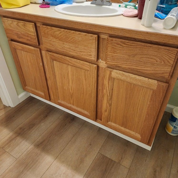 Bathroom Vanity-FREE