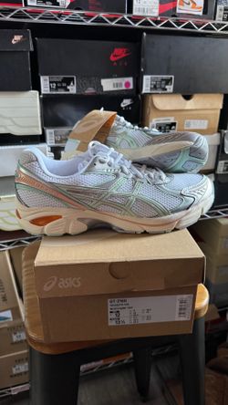 Brand new men’s asics sneakers size 12