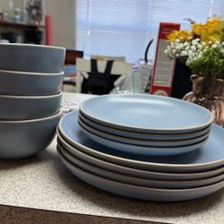 Dinnerware Set