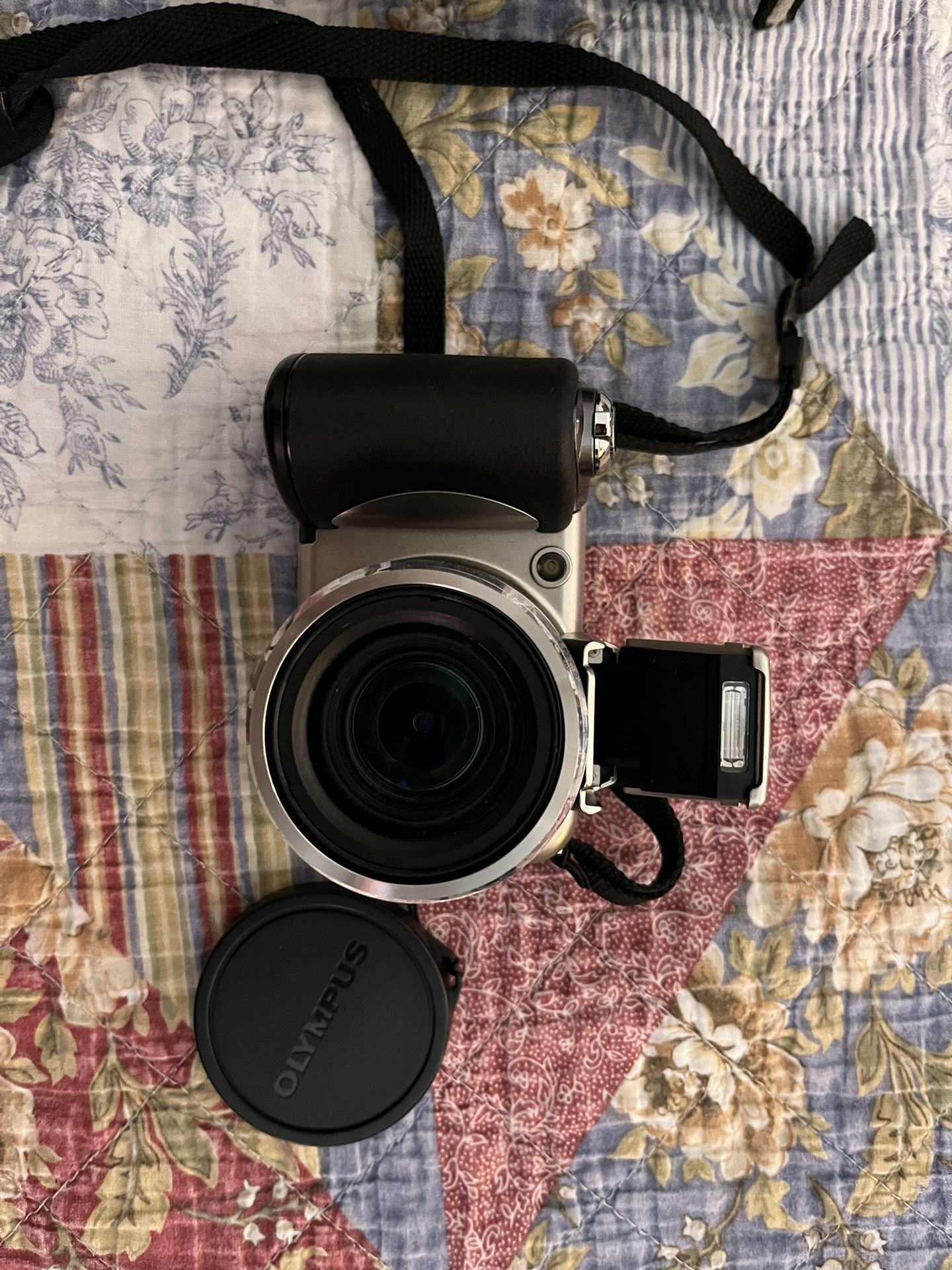 Olympus Sp600uz digital camera 12mp with carrying bag great condition works