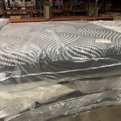 King Mattress Sealy Posturepedic Hybrid High Point Firm 