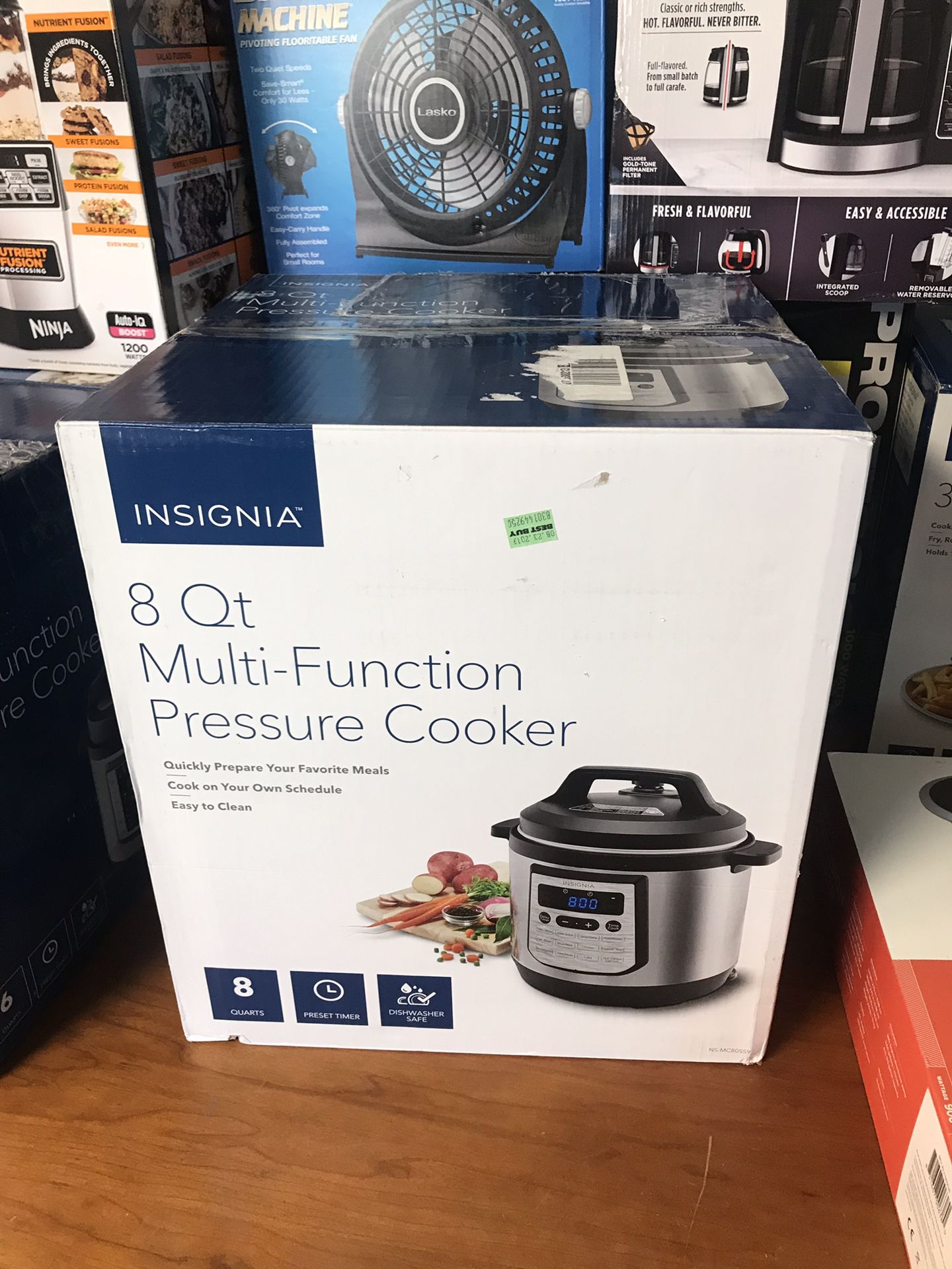 NEW Insignia 8 quart pressure cooker instant pot and rice cooker