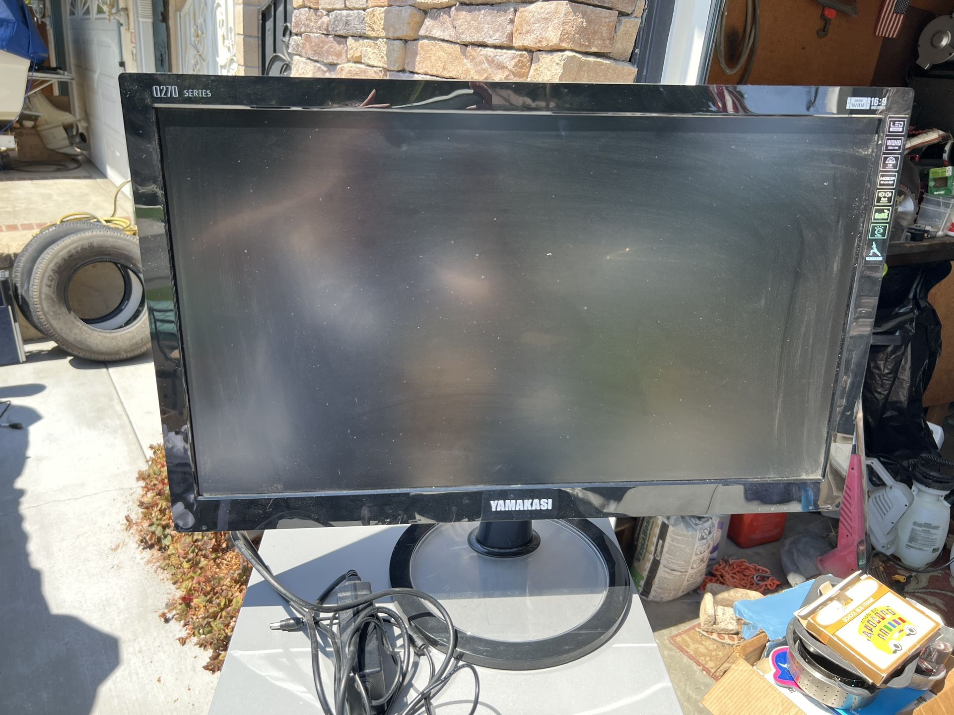 Yamakasi Computer Monitor
