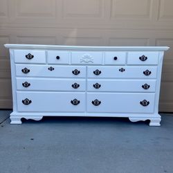 Dresser White 7-Drawers 