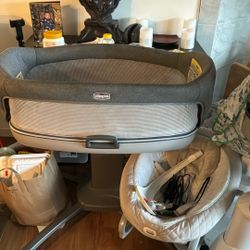 Chicco Close to You 3-in-1 Bedside Bassinet, Portable Newborn Bassinet with Wheels,