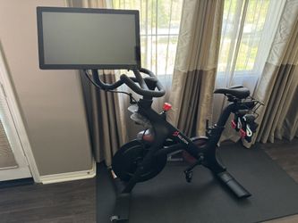 *MUST SELL* Peloton bike With Swivel Screen