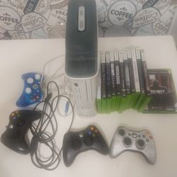 Xbox360 lot with 4 Controllers and 12 Games 