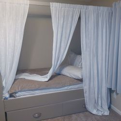 Twin Canopy Bed With Trudle And Mattresses