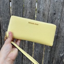 Michael Kors Jet Set Travel Wallet 