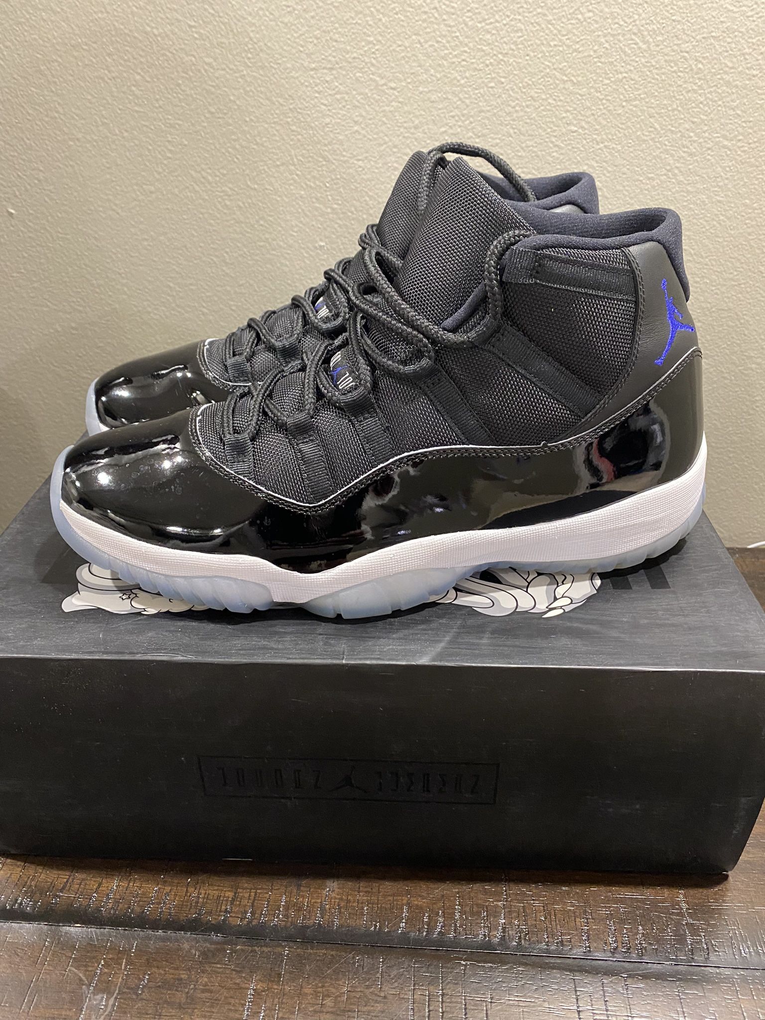 Nike Retro Air Jordan XI Space Jam Size 12 Sneakers Yeezys