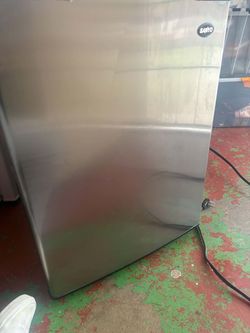 Sanyo Mini Fridge